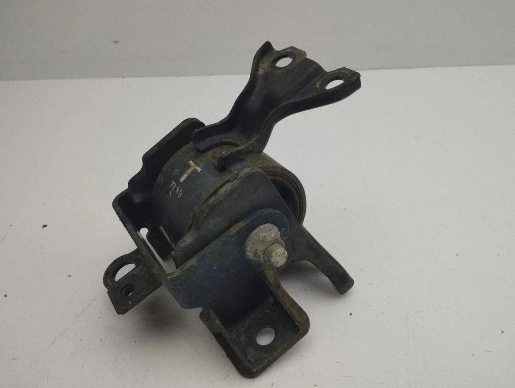 Engine mount bracket