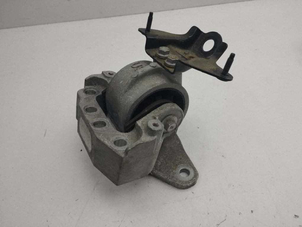 Engine mount bracket