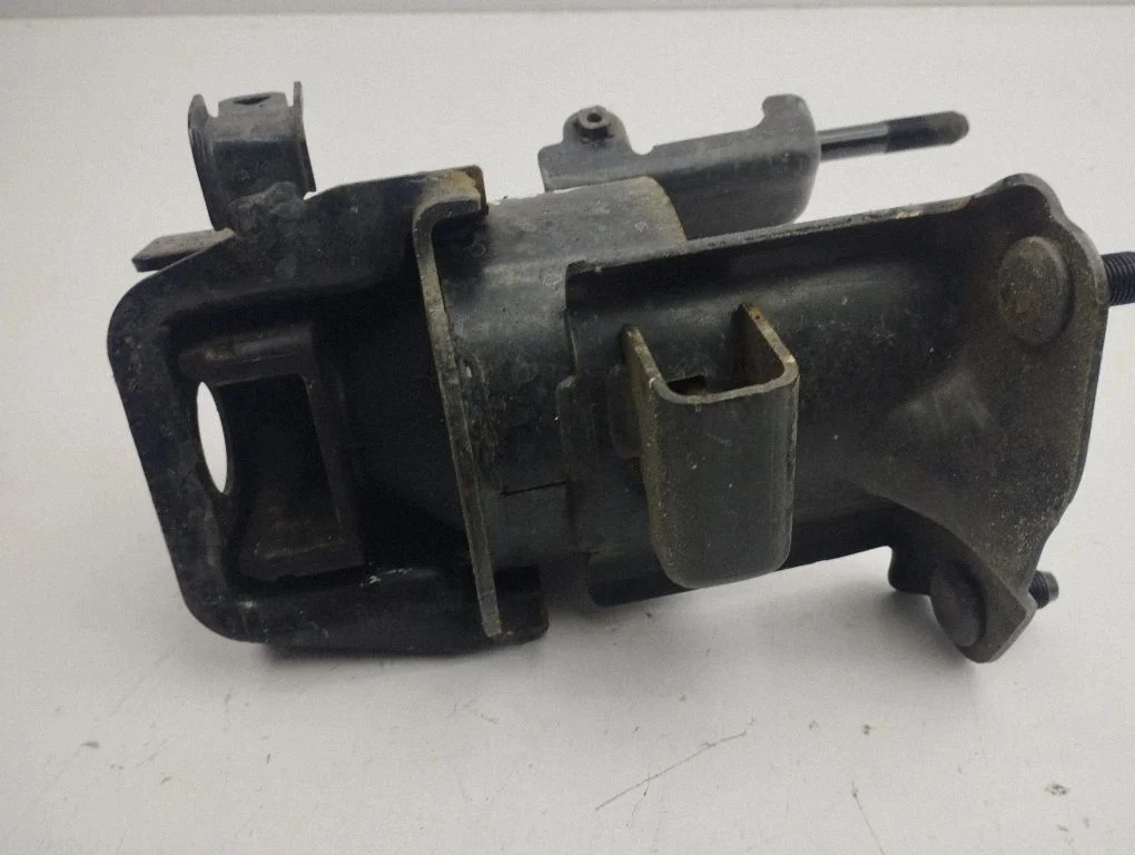 Engine mount bracket K5261553
