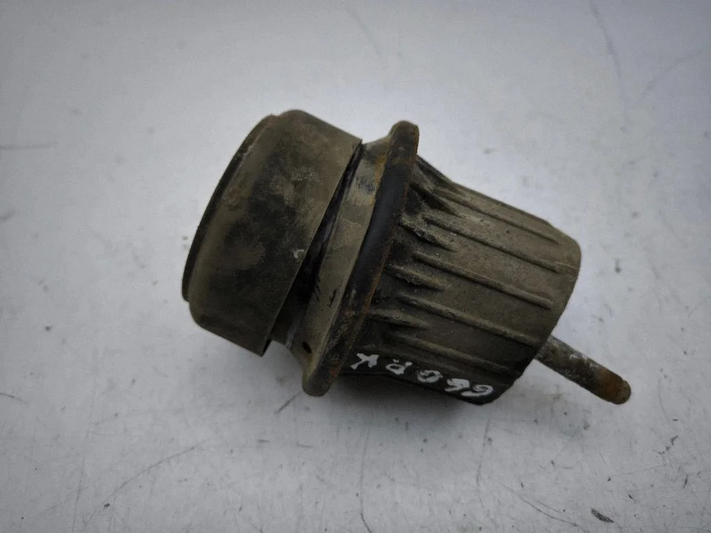 Engine mount bracket – left