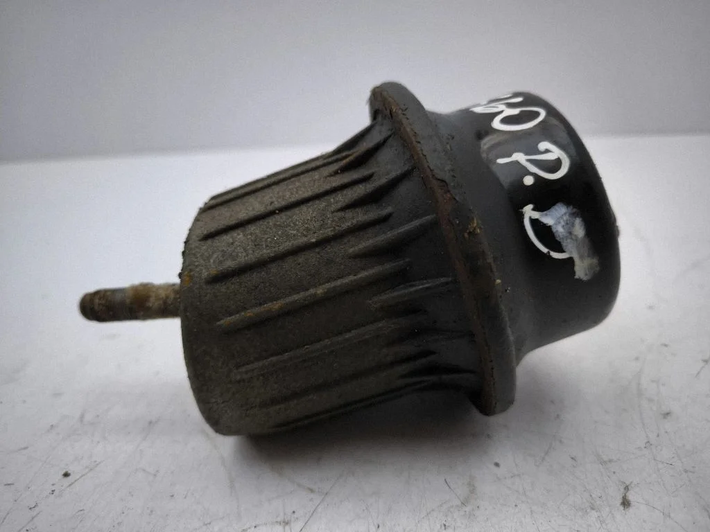 Engine mount bracket – right
