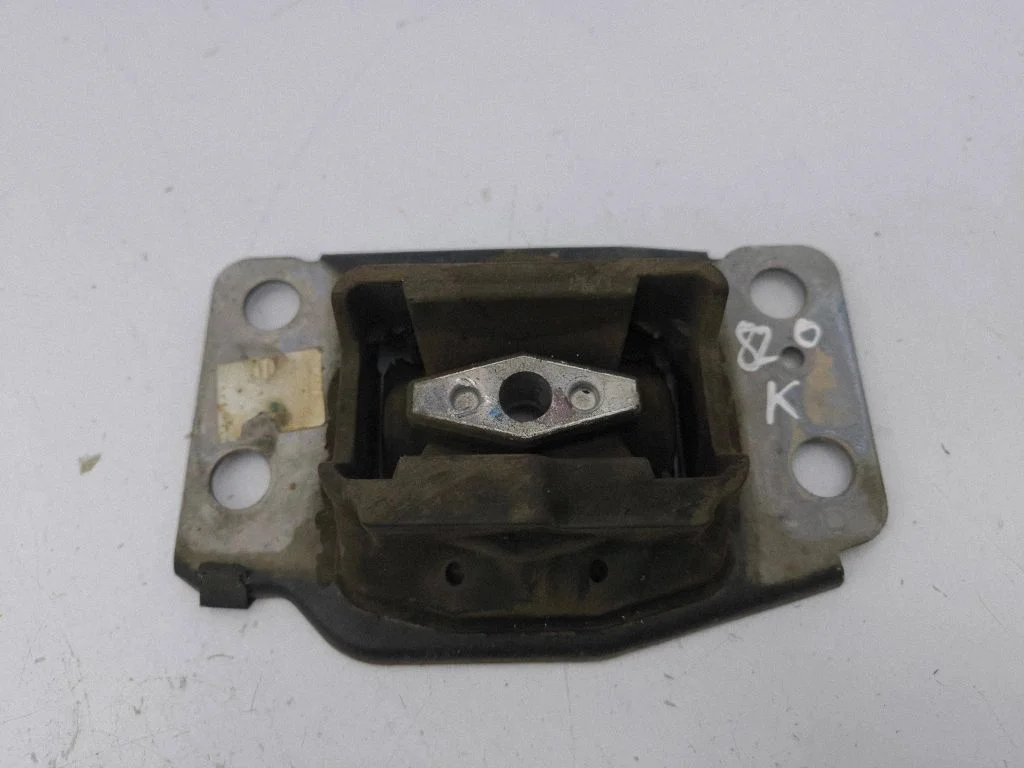 Engine mount bracket – left