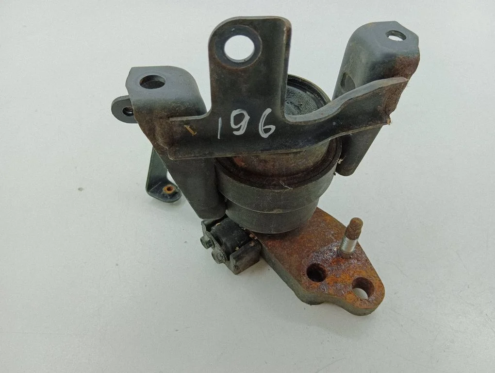 Engine mount bracket