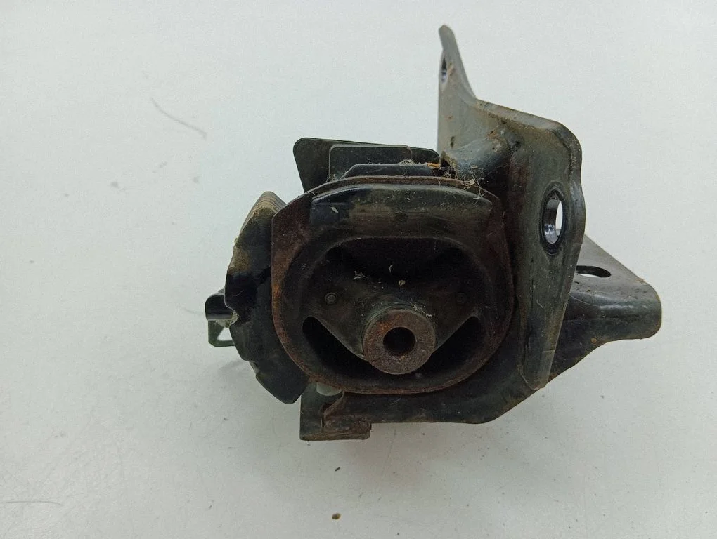 Engine mount bracket