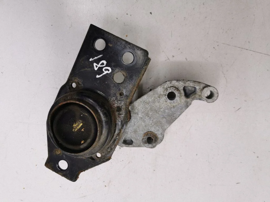 Engine mount bracket