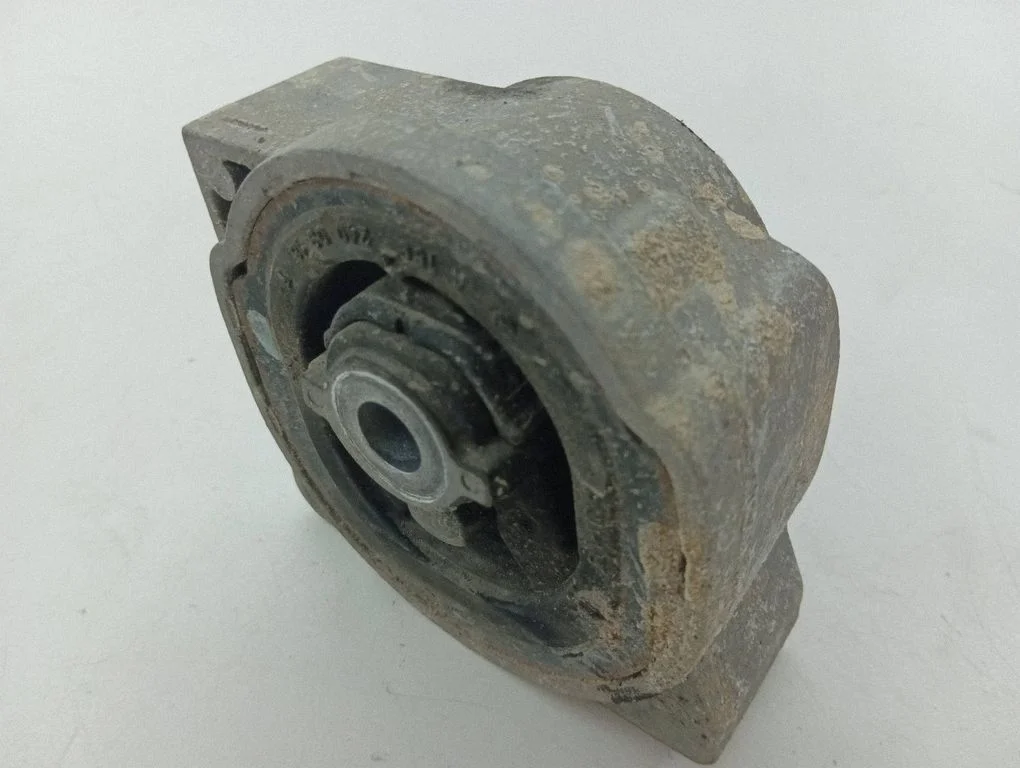 Engine mount bracket
