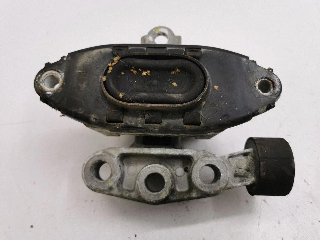 Engine mount bracket