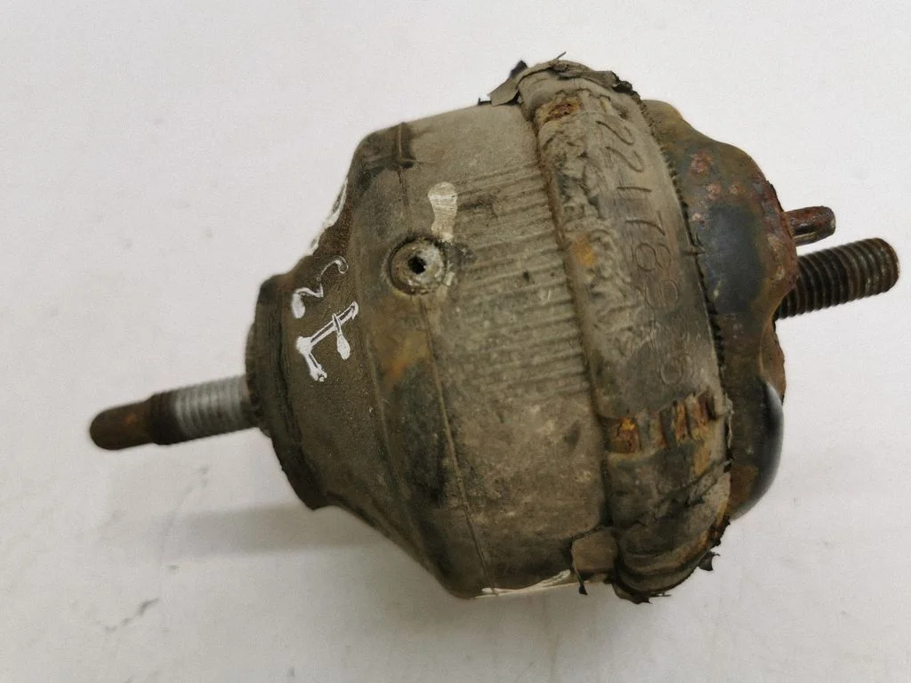 Engine mount bracket 22178926