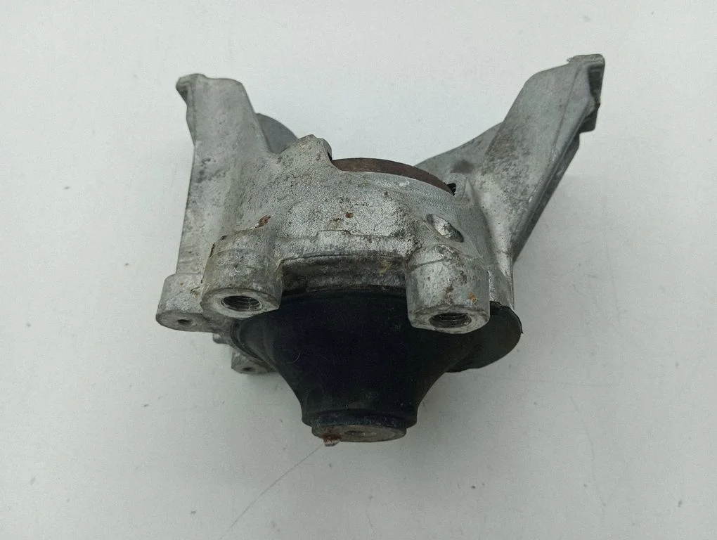 Engine mount bracket