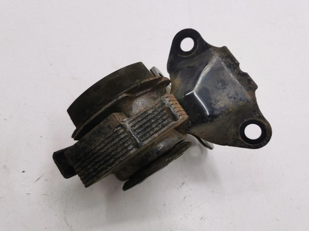 Engine mount bracket