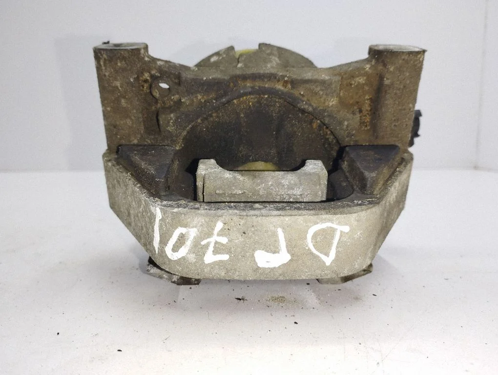 Engine mount bracket – right