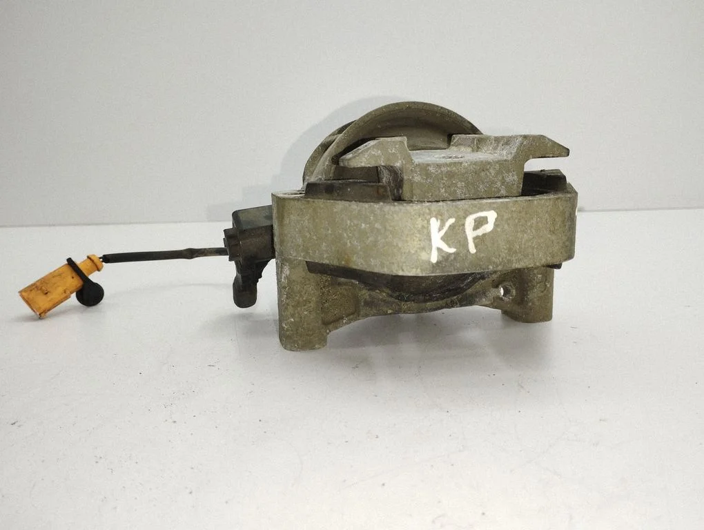 Engine mount bracket – left