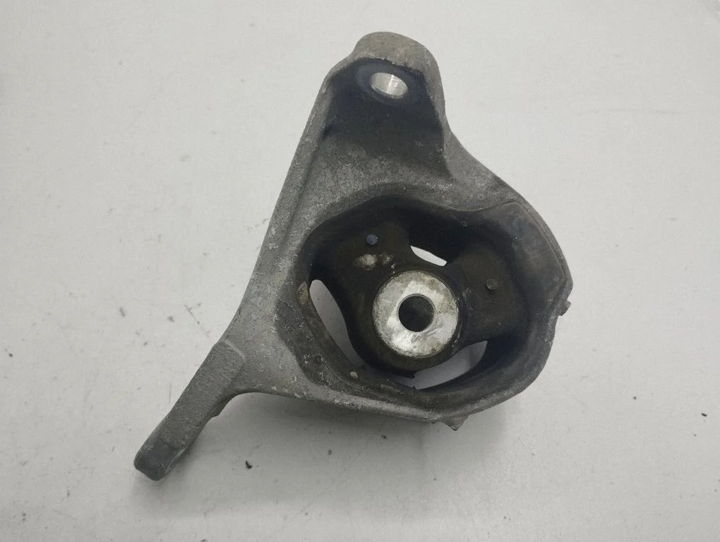 Engine mount bracket