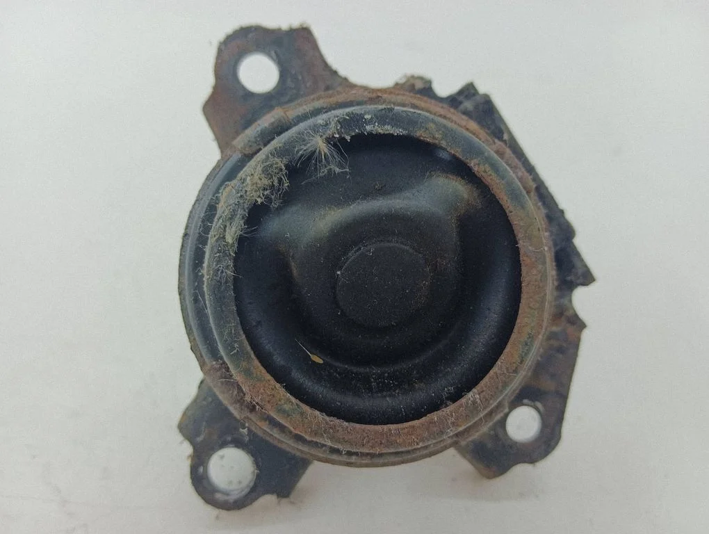 Engine mount bracket