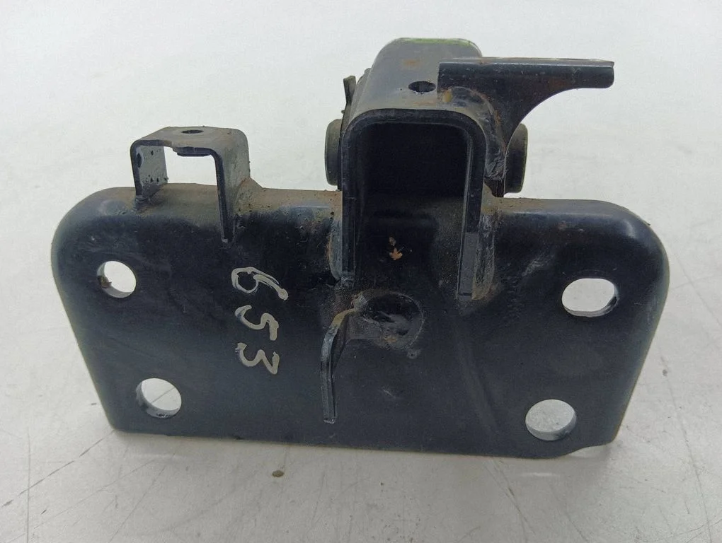 Engine mount bracket