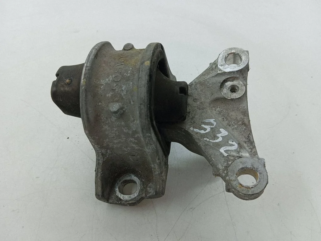 Engine mount bracket