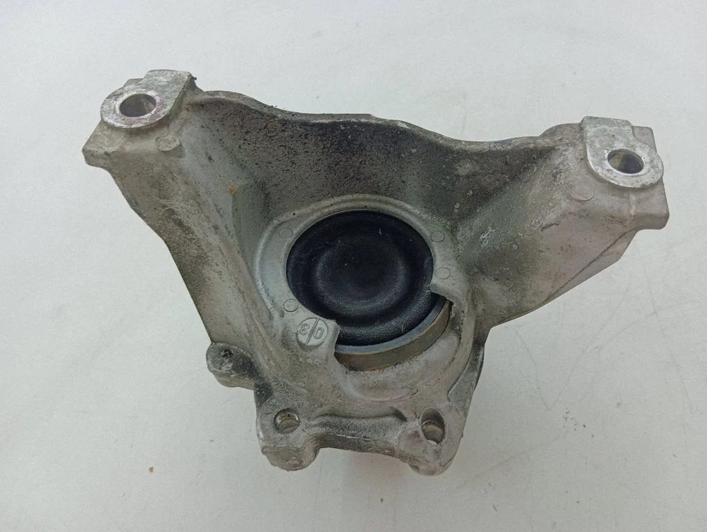 Engine mount bracket