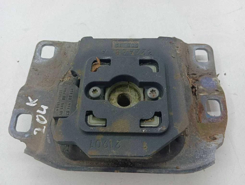 Engine mount bracket V517M121