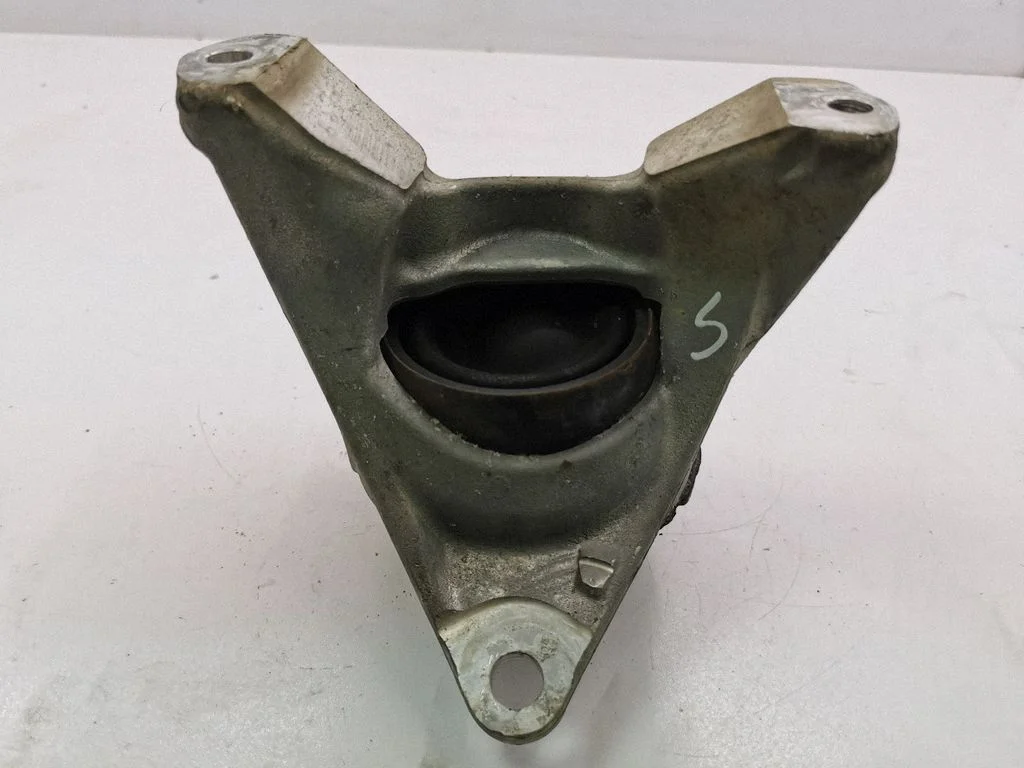 Engine mount bracket