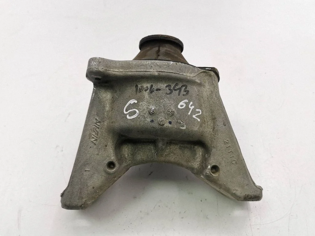 Engine mount bracket