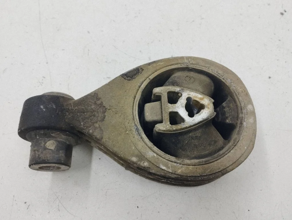 Engine mount bracket 8200277221