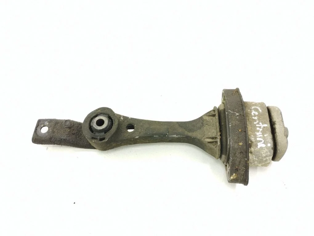 Engine mount bracket – centre
