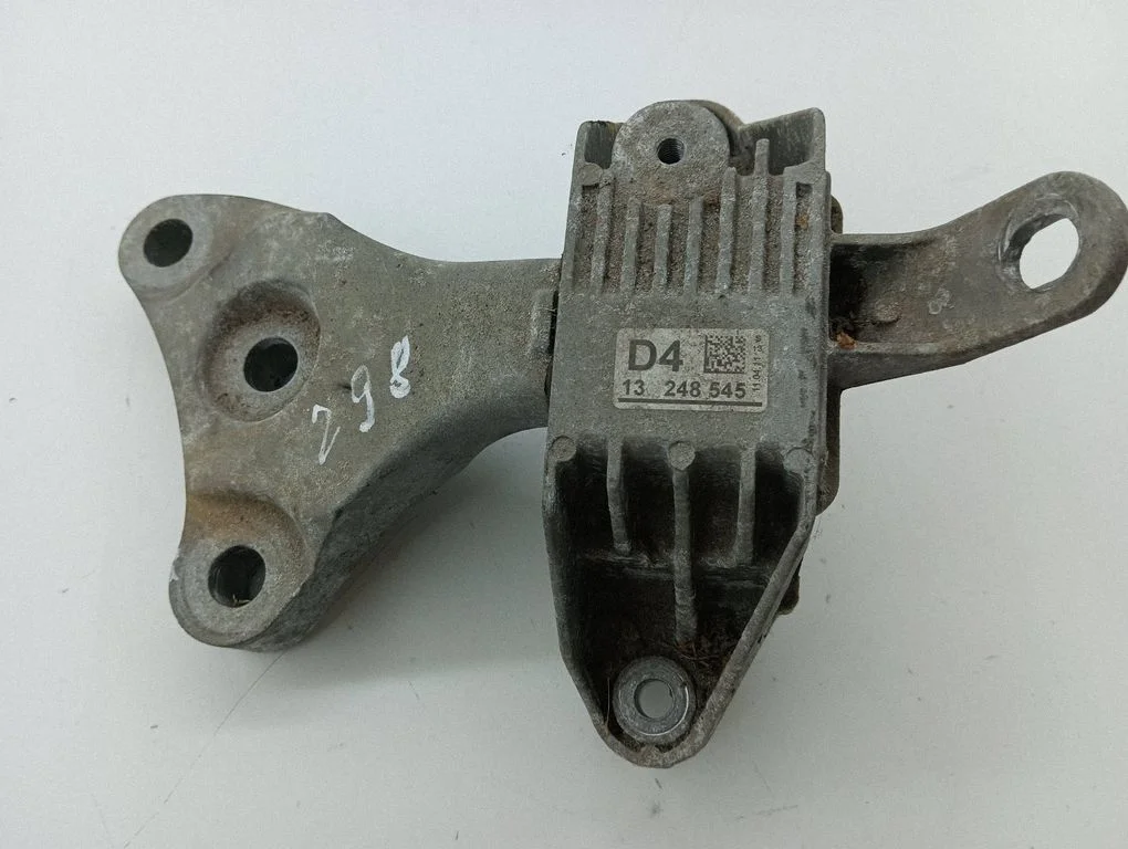 Engine mount bracket 13248545
