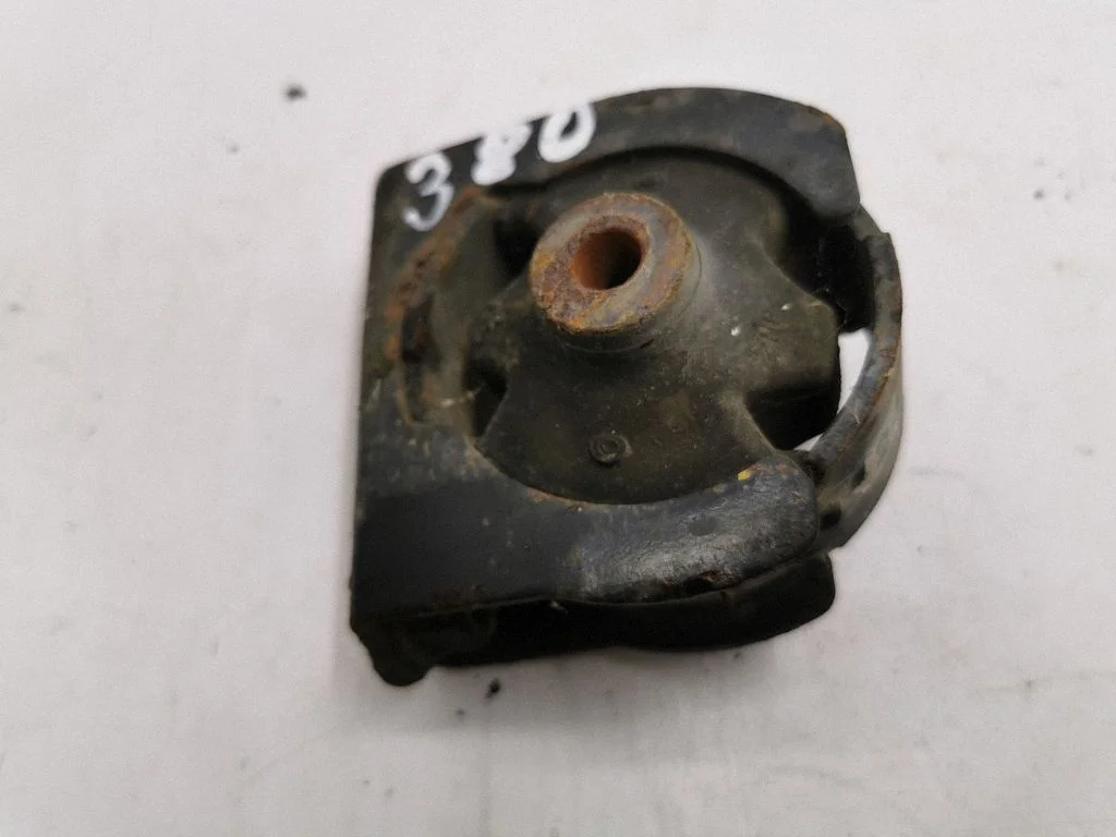 Engine mount bracket