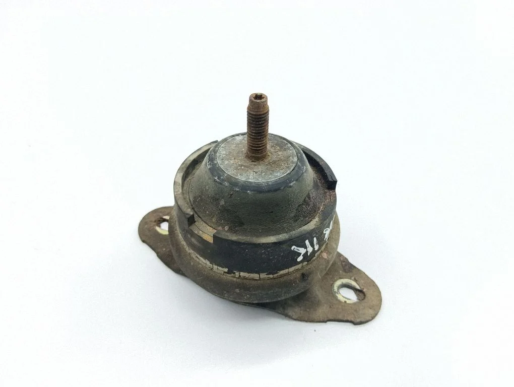 Engine mount bracket 963593399