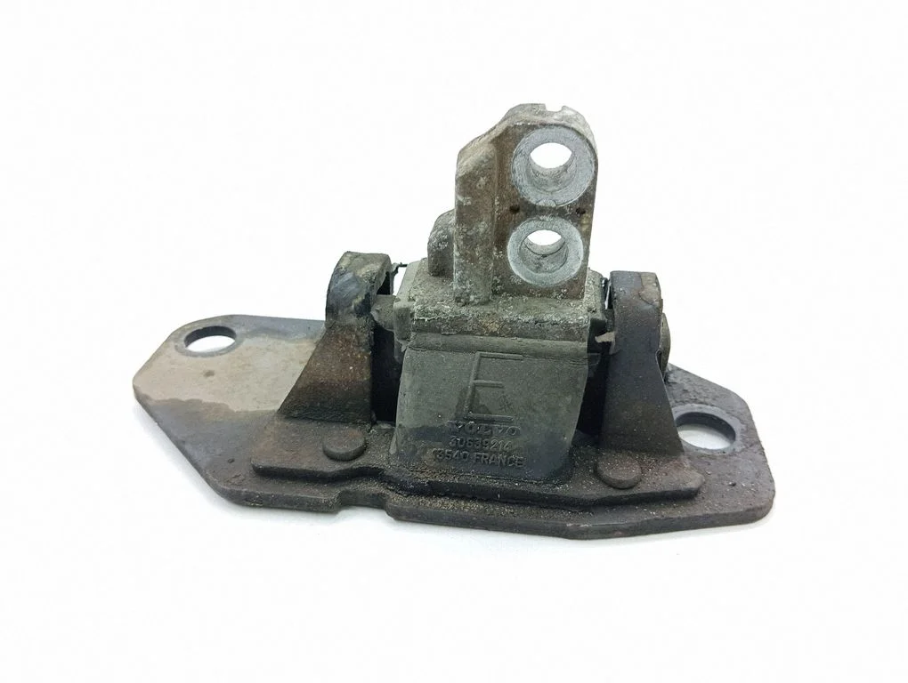 Engine mount bracket 30639214