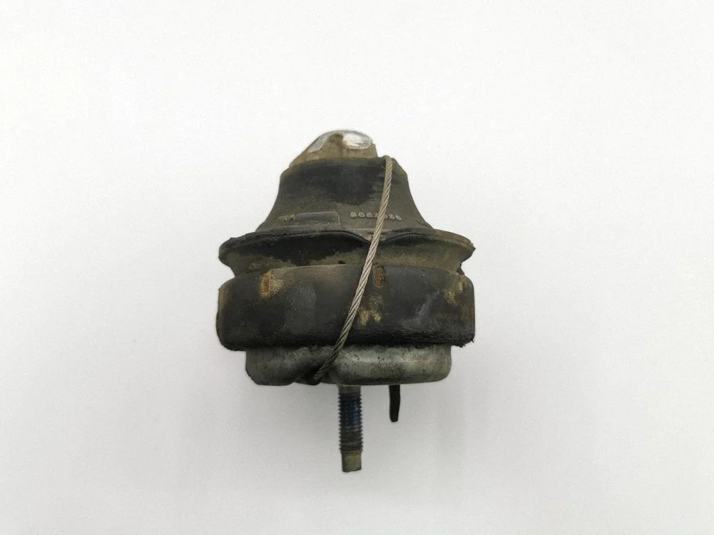 Engine mount bracket 8683936