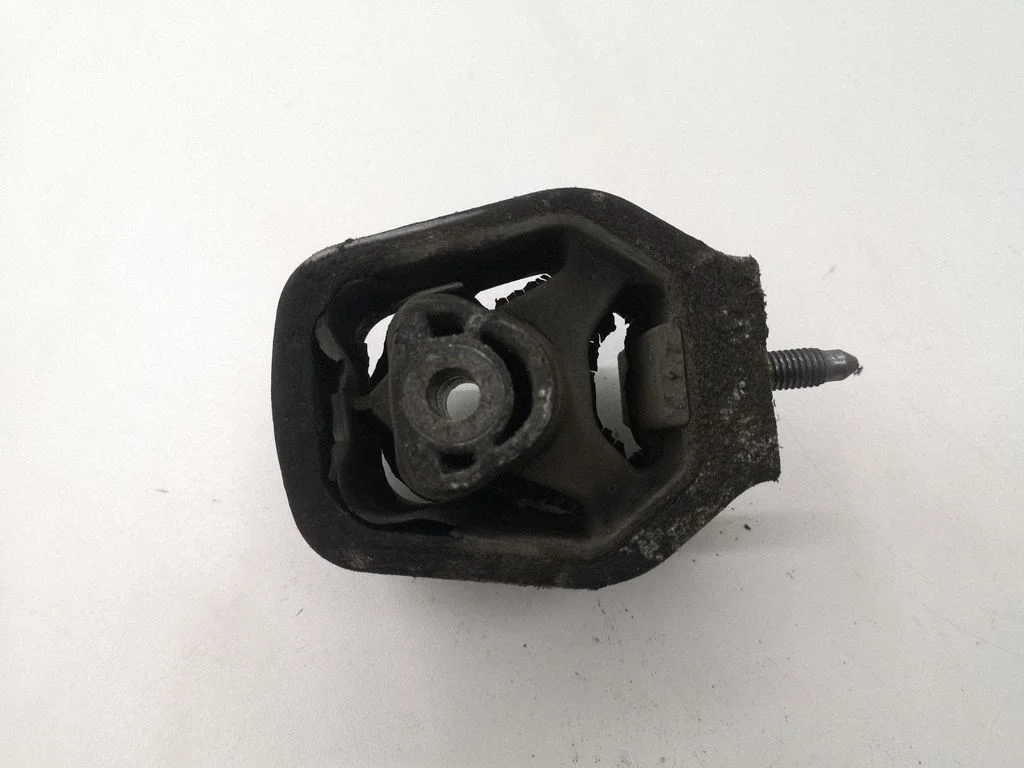 Engine mount bracket – right