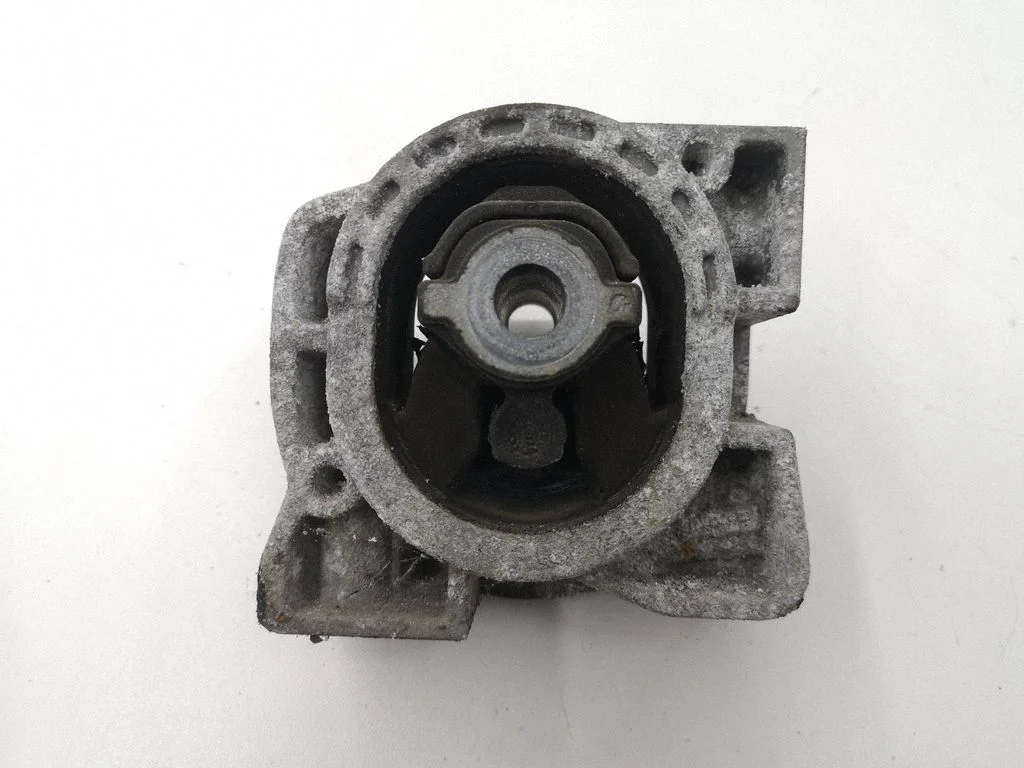 Engine mount bracket A1692101018