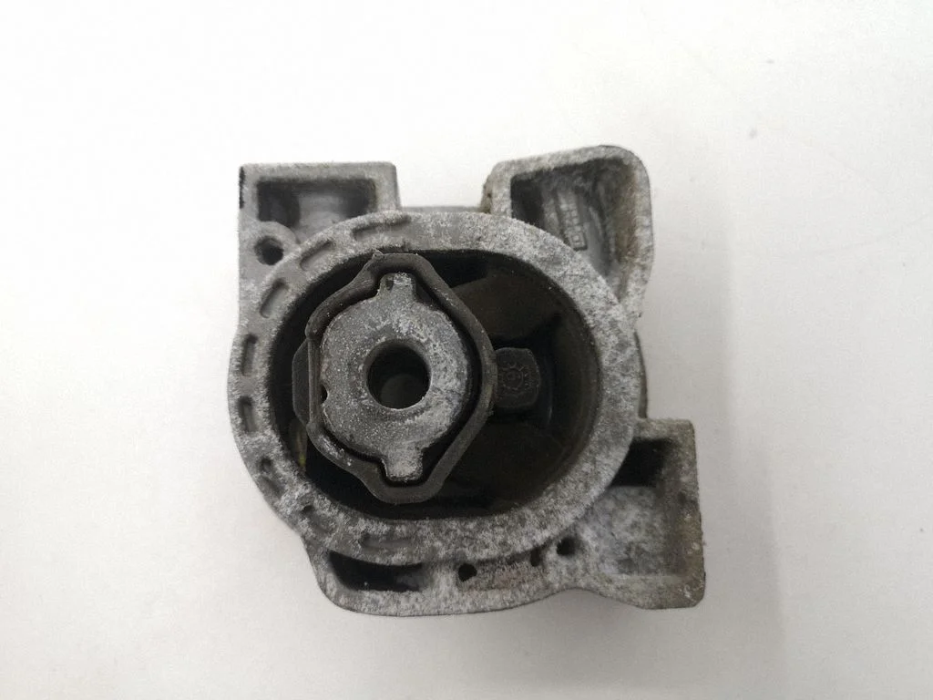 Engine mount bracket A1692400918