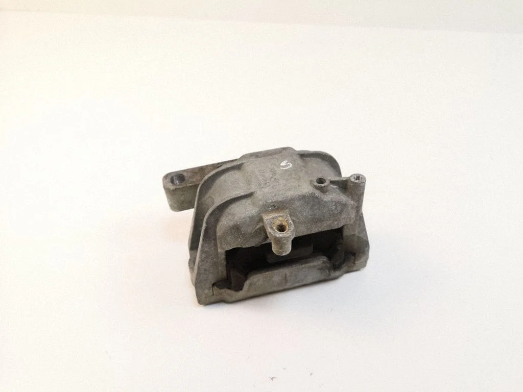 Engine mount bracket – Skoda Octavia Mk2 (1Z) (2004-2013)