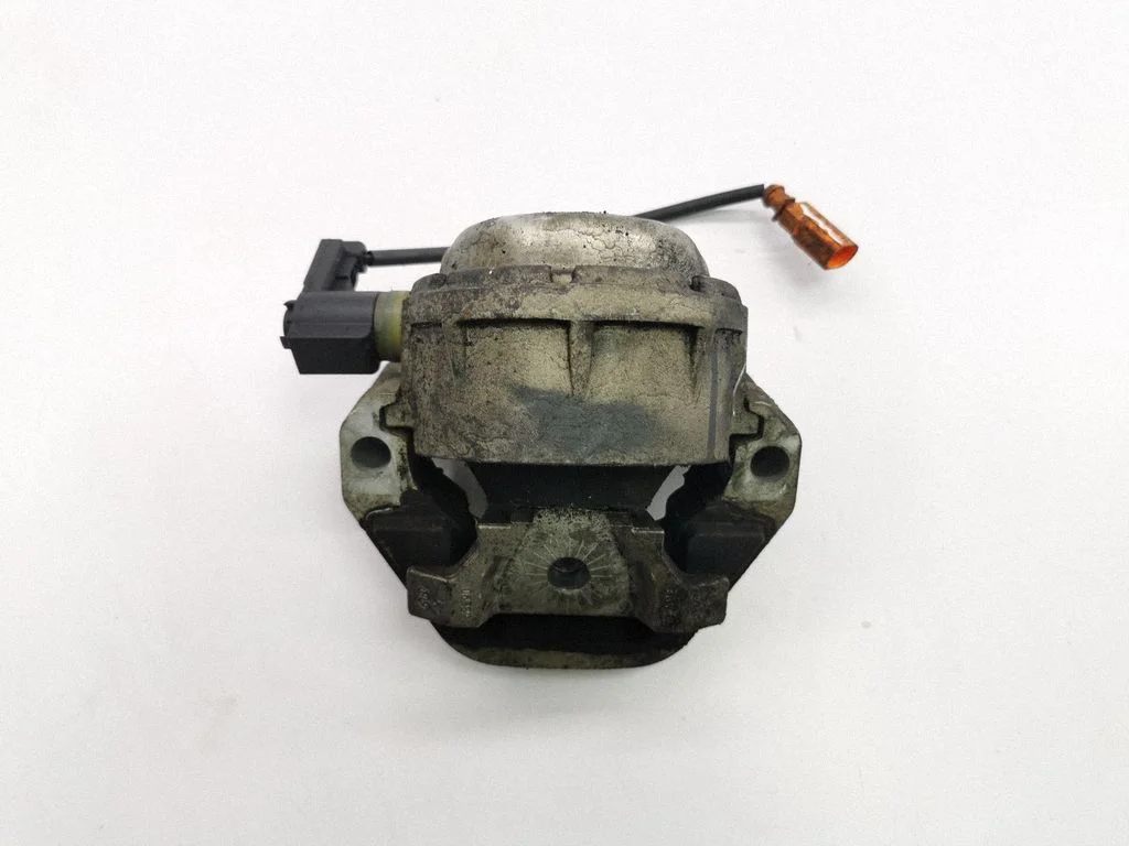 Engine mount bracket G5590