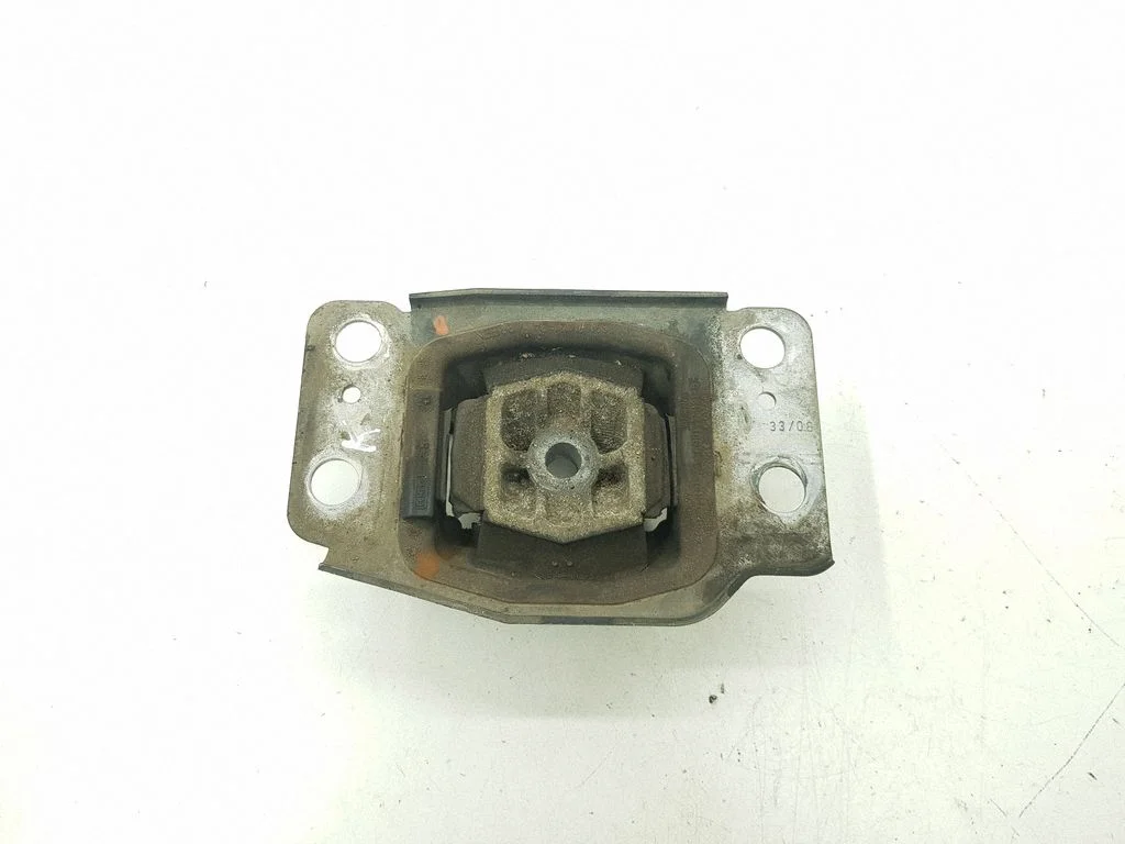 Engine mount bracket 6G917M121BC