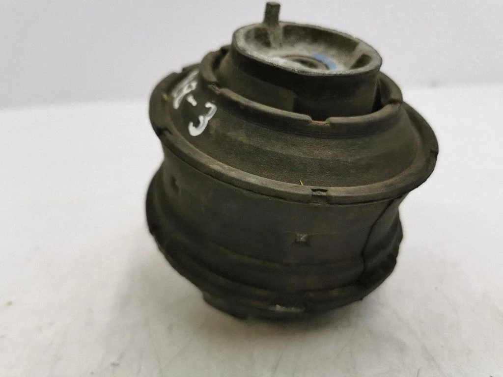 Engine mount bracket