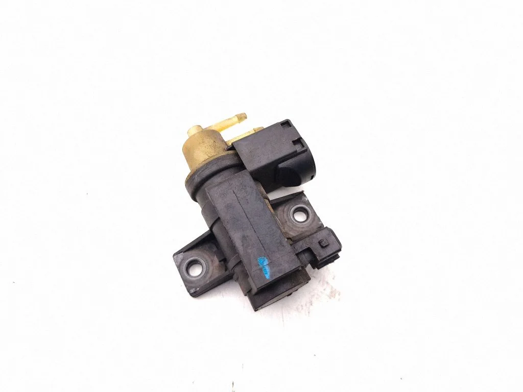 Vacuum valve 8200790180