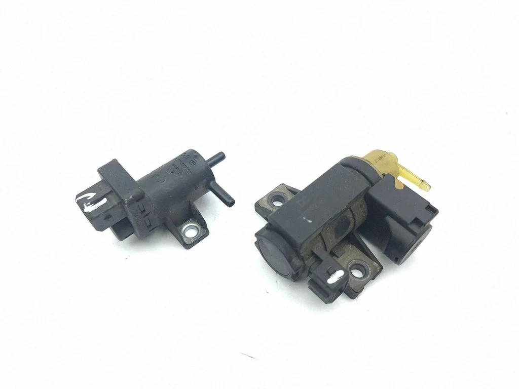 Vacuum valve 8200790180