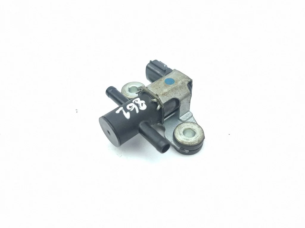 Vacuum valve K5T46697