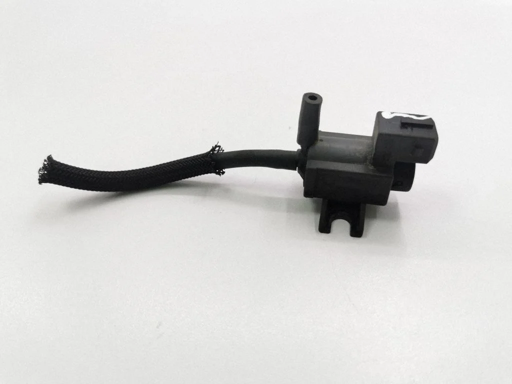 Vacuum valve – Toyota RAV 4 (XA30) (2006-2016)
