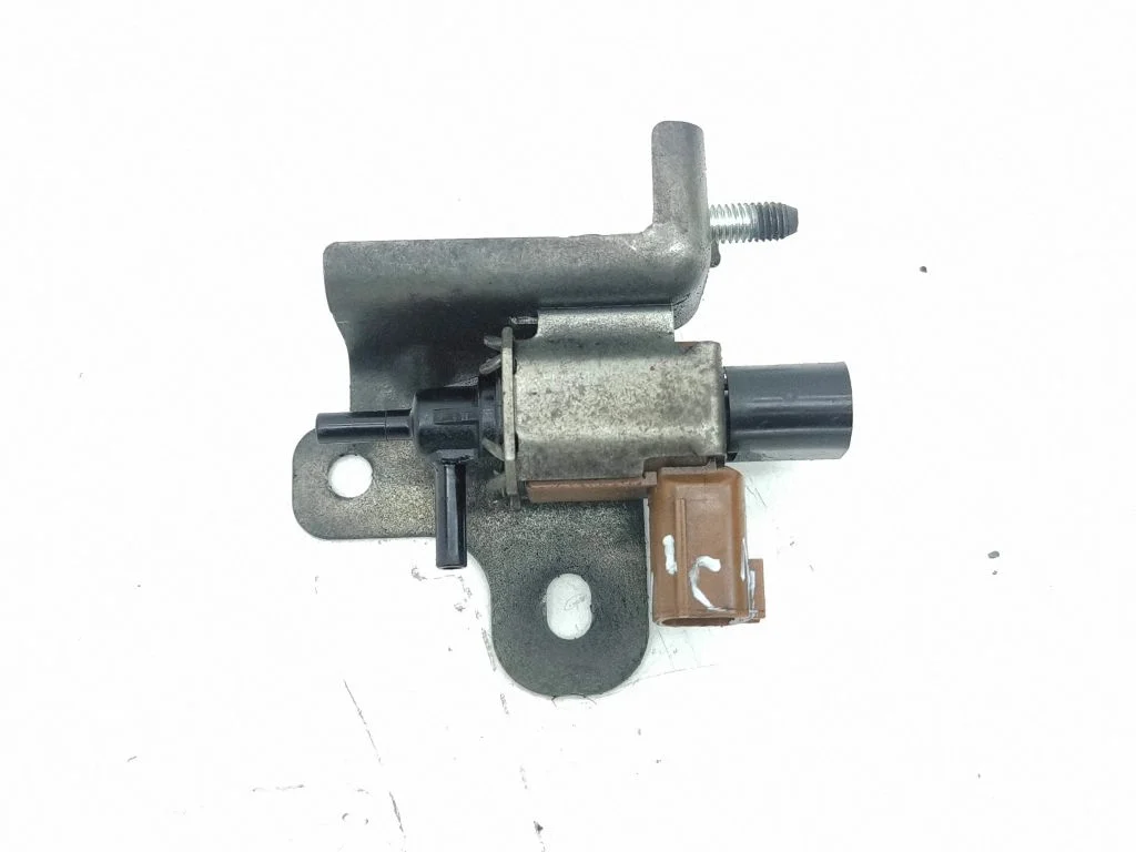 Vacuum valve K5T46591
