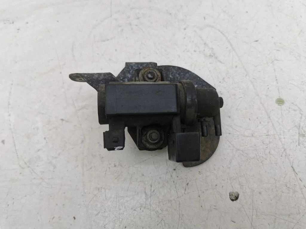 Vacuum valve – BMW 5 Series E39 (1996-2003)