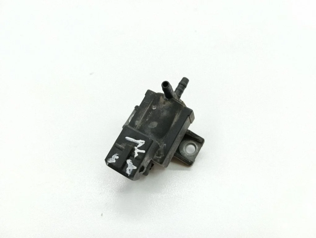 Vacuum valve – Toyota Avensis T250 (2006-2009)
