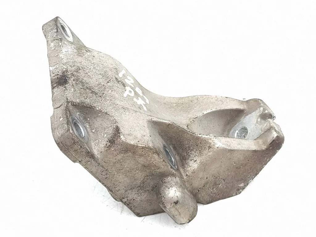Engine mounting bracket – left