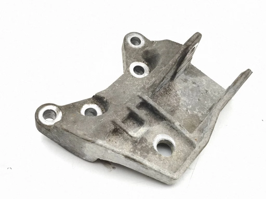 Mootori kinnituskronstein GJ326P096AE