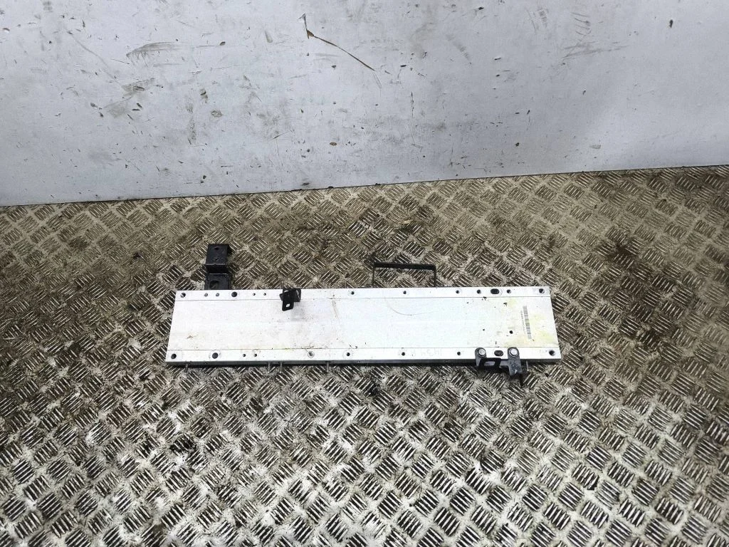 Dzinēja stiprinājuma kronšteins 9846572380