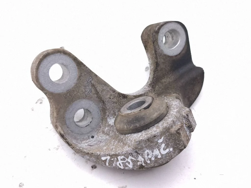 Engine mounting bracket 68172353AD