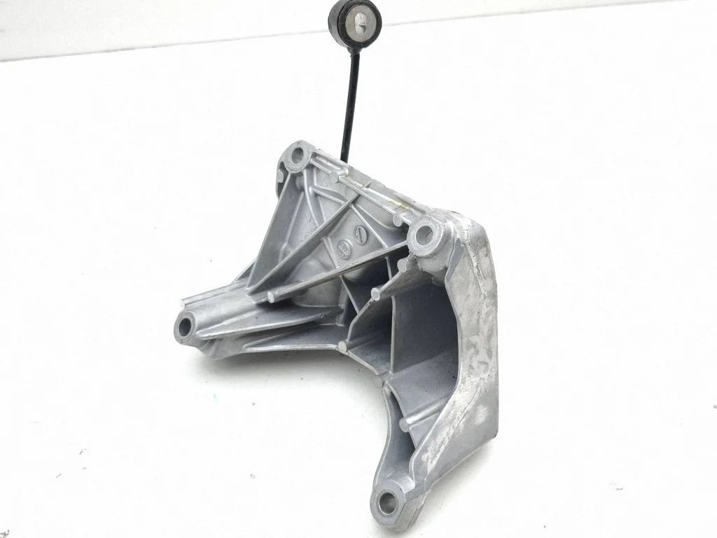 Engine mounting bracket 8B3199307
